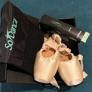 So Danca Elektra Pointe Shoes 5.5E